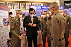 นายกรัฐมนตรีเป็นประธานการประชุม ก.ตร. ครั้งที่ 13/2564 และประธานเปิดนิทรรศการ “โครงการของขวัญปีใหม่ สำหรับประชาชน มอบความสุขความปลอดภัย ต้อนรับปีใหม่ พ.ศ. 2565”